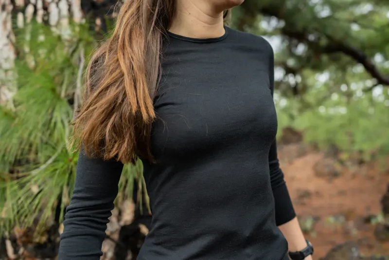 Icebreaker T-Shirts & Baselayers-Womens 200 Oasis LS Crewe Top - Black