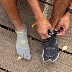 Injinji Socks|Socks-Mens Run Lightweight No Show Toe Socks - Neon Silver
