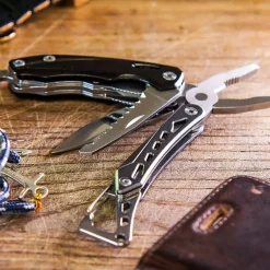 True Utility Knives & Multi-Tools-Seven Multitool